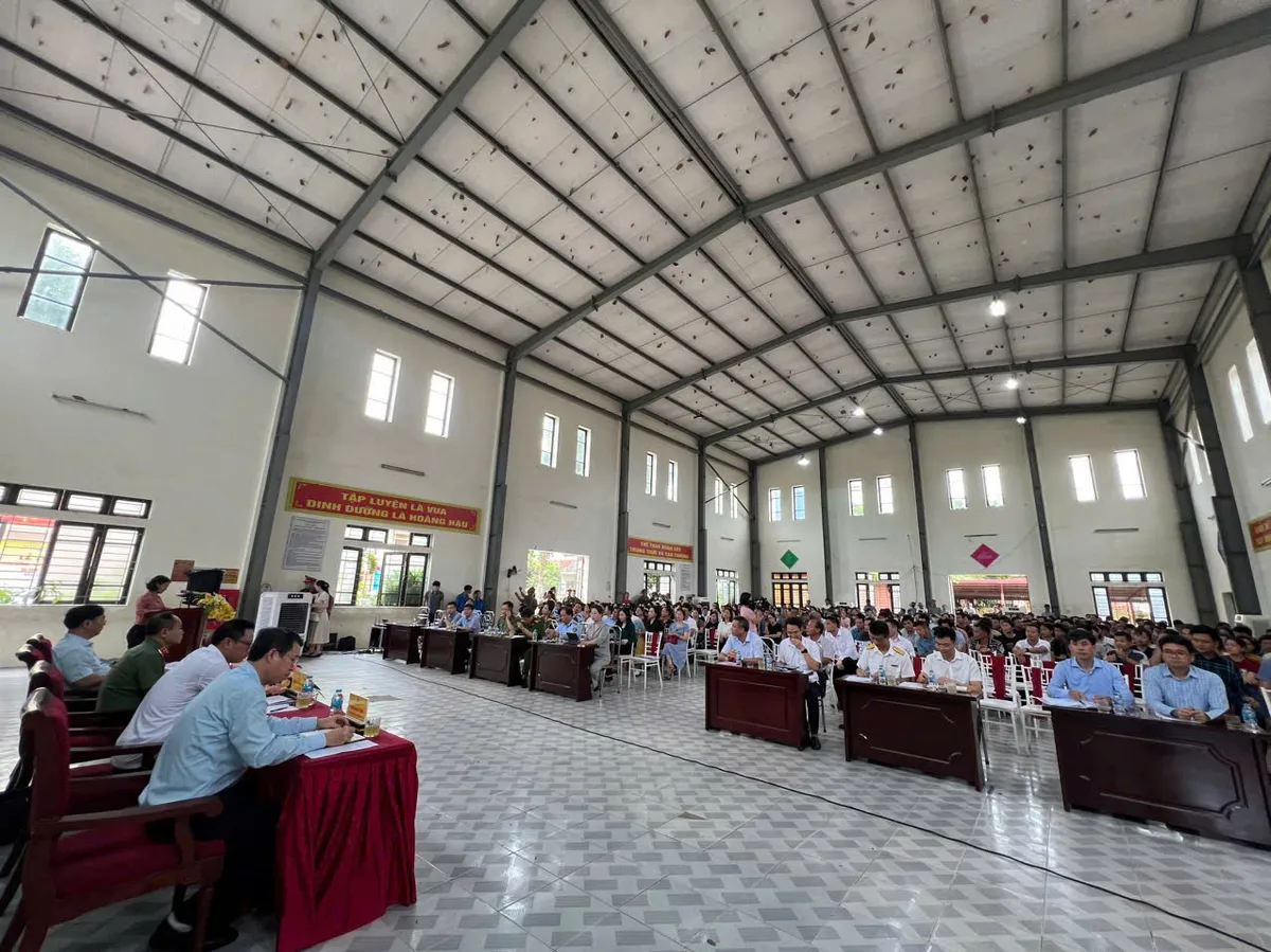 Giám đốc Công an TP Hà Nội kiểm tra công tác chống hàng giả tại xã La Phù - Ảnh 2. Giám đốc Công an TP Hà Nội kiểm tra công tác chống hàng giả tại xã La Phù - Ảnh 2.