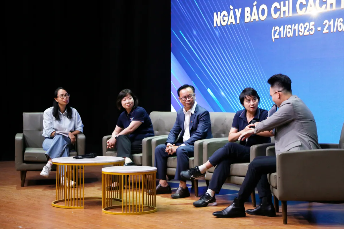 100 giây: Chân dung người làm báo giữa thời đại số - Ảnh 6.