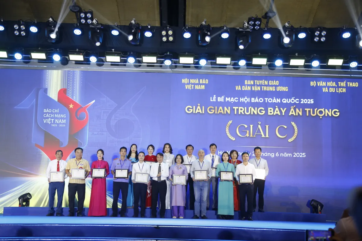 Lễ Bế mạc Hội b&aacute;o to&agrave;n quốc 2025: Trao 16 giải A, 24 giải B v&agrave; 48 giải C cho c&aacute;c tập thể, c&aacute; nh&acirc;n xuất sắc - Ảnh 10.