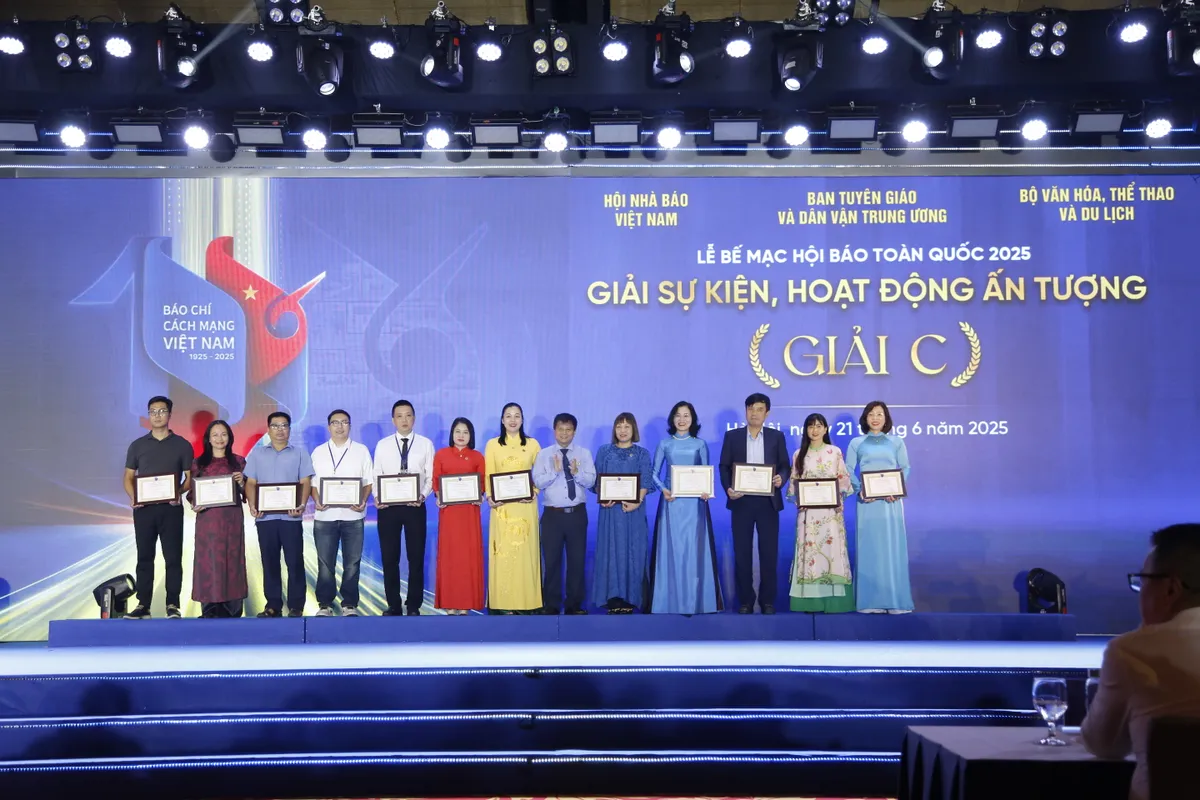 Lễ Bế mạc Hội b&aacute;o to&agrave;n quốc 2025: Trao 16 giải A, 24 giải B v&agrave; 48 giải C cho c&aacute;c tập thể, c&aacute; nh&acirc;n xuất sắc - Ảnh 9.
