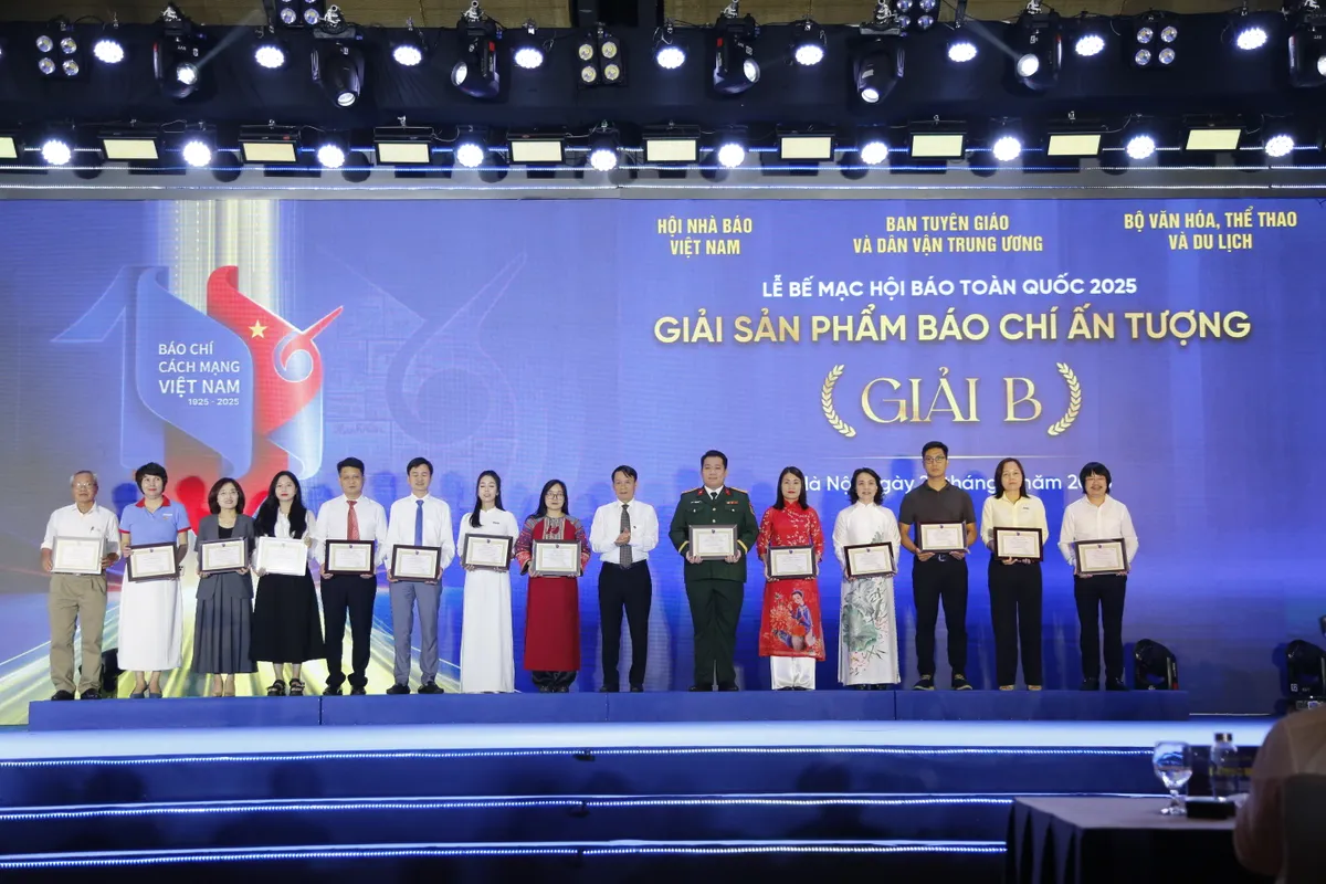 Lễ Bế mạc Hội b&aacute;o to&agrave;n quốc 2025: Trao 16 giải A, 24 giải B v&agrave; 48 giải C cho c&aacute;c tập thể, c&aacute; nh&acirc;n xuất sắc - Ảnh 6.