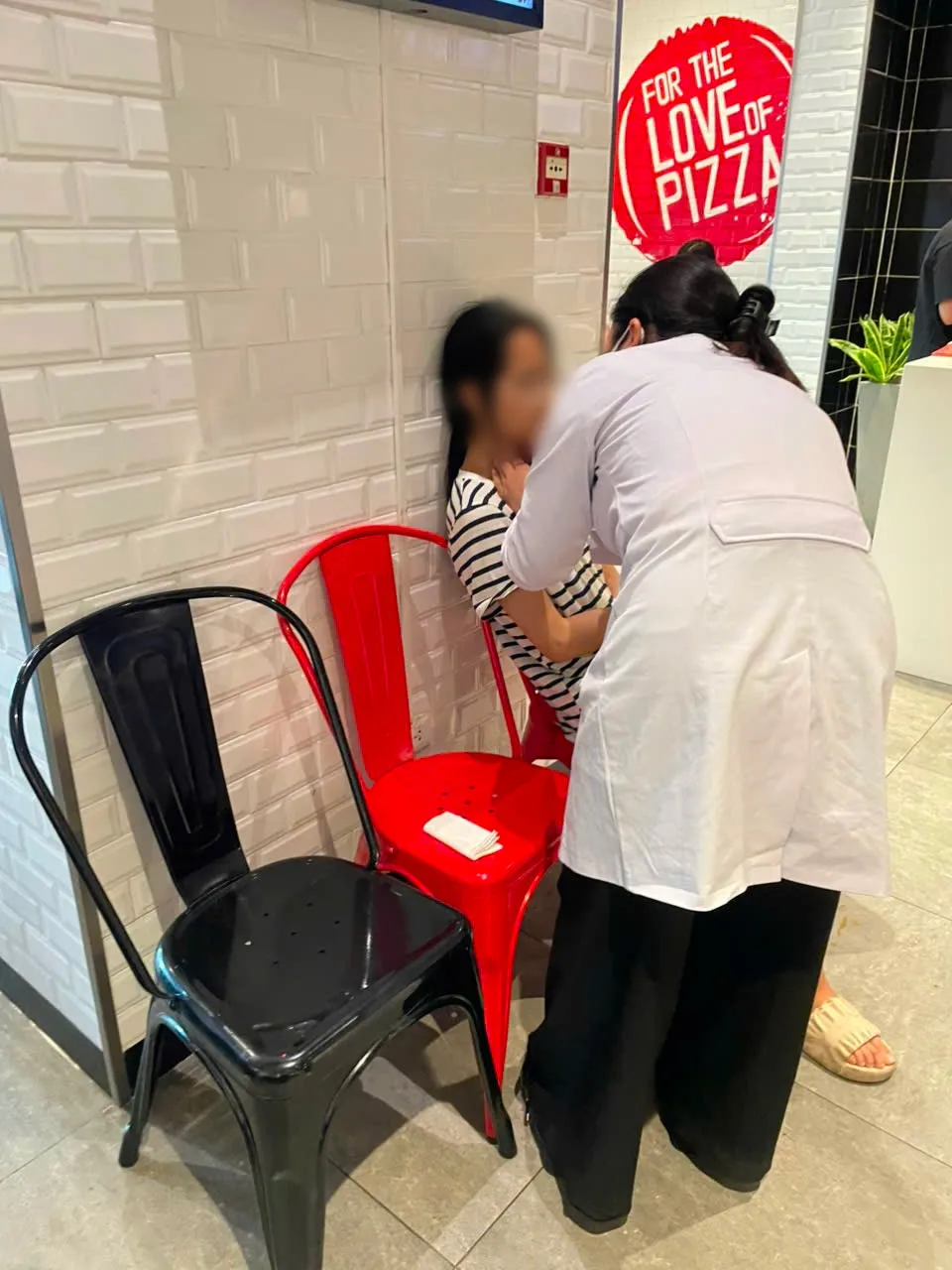 Long Châu lại tiếp tục kịp thời cứu người khỏi cơn nguy kịch- Ảnh 2. Long Châu lại tiếp tục kịp thời cứu người khỏi cơn nguy kịch- Ảnh 2.
