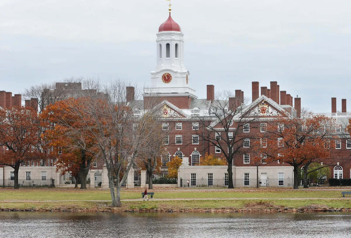 Mỹ: Chặn vô thời hạn lệnh cấm Đại học Harvard tuyển sinh viên nước ngoài - Ảnh 1.