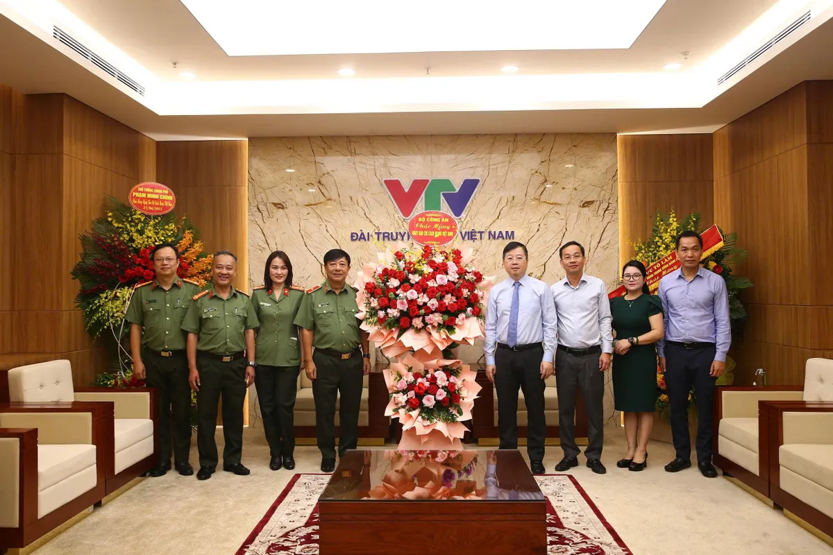 Lãnh đạo Đảng, Nhà nước gửi hoa chúc mừng Đài THVN nhân kỷ niệm 100 năm Ngày Báo chí Cách mạng Việt Nam - Ảnh 8.