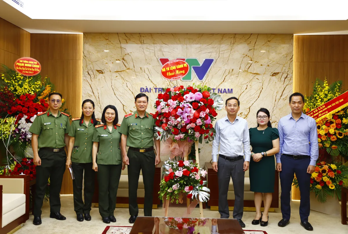 Lãnh đạo Đảng, Nhà nước gửi hoa chúc mừng Đài THVN nhân kỷ niệm 100 năm Ngày Báo chí Cách mạng Việt Nam - Ảnh 7.