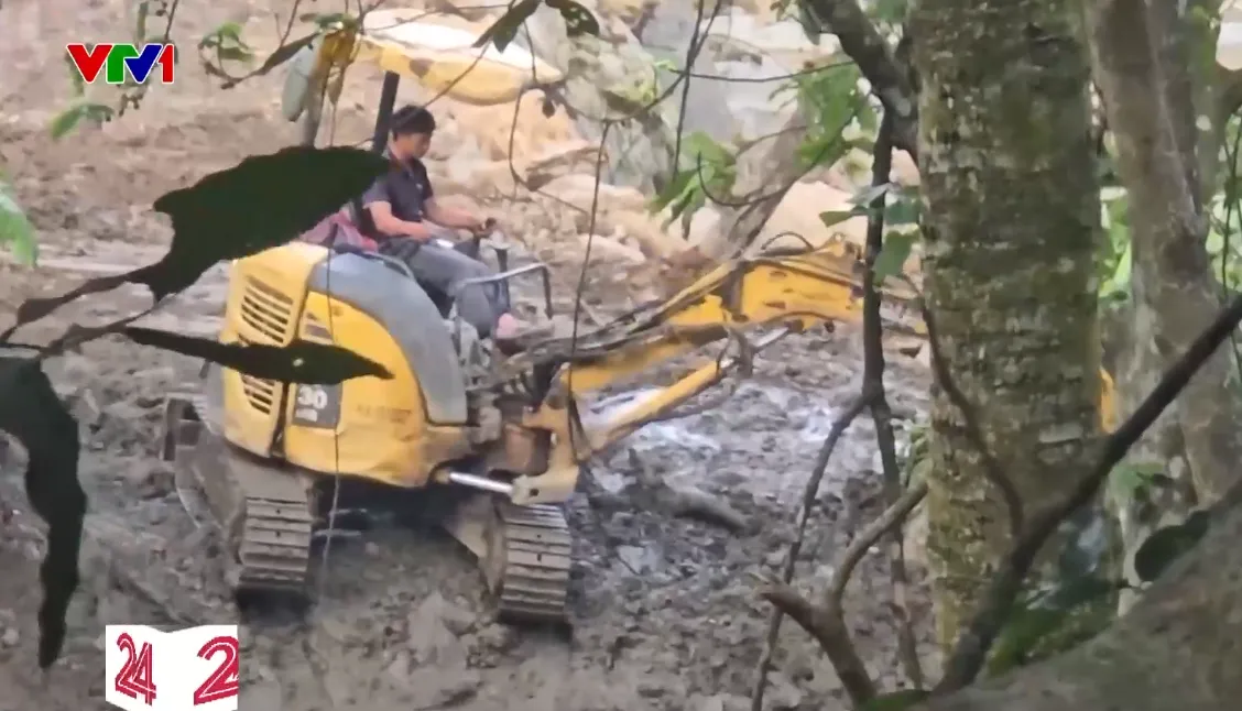 Nhộn nhịp máy móc thi công tại khu sinh thái Vườn Quốc gia Ba Vì - Ảnh 1.