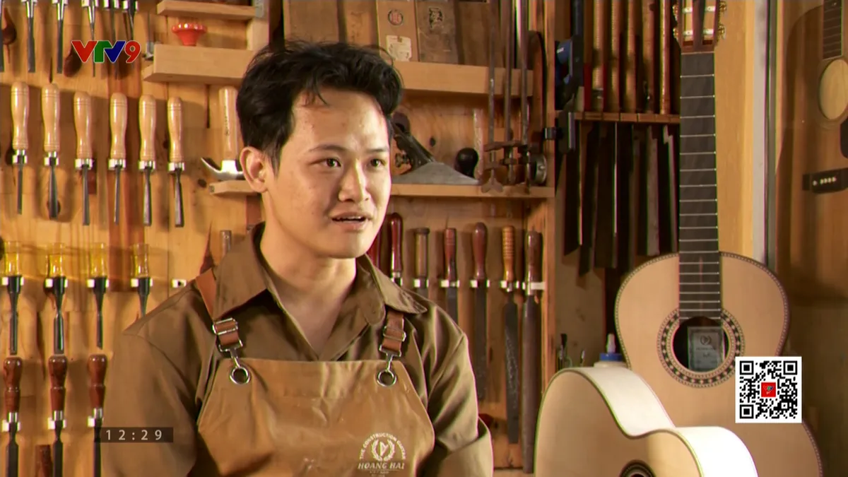 Ấn tượng Phương Nam: Chàng trai đam mê làm đàn thủ công Ấn tượng Phương Nam: Chàng trai đam mê làm đàn thủ công