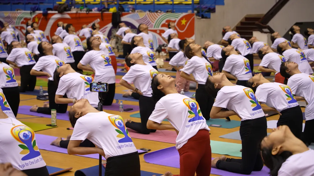1.000 người đồng diễn Ngày Yoga quốc tế 2025 tại Hà Nội - Ảnh 2.