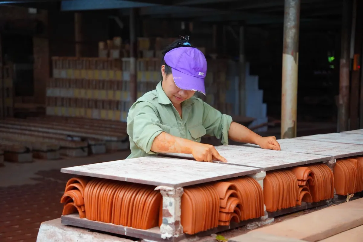 Làng gốm cổ 1000 năm tuổi bên sông Hồng hồi sinh- Ảnh 1. Làng gốm cổ 1000 năm tuổi bên sông Hồng hồi sinh- Ảnh 1.