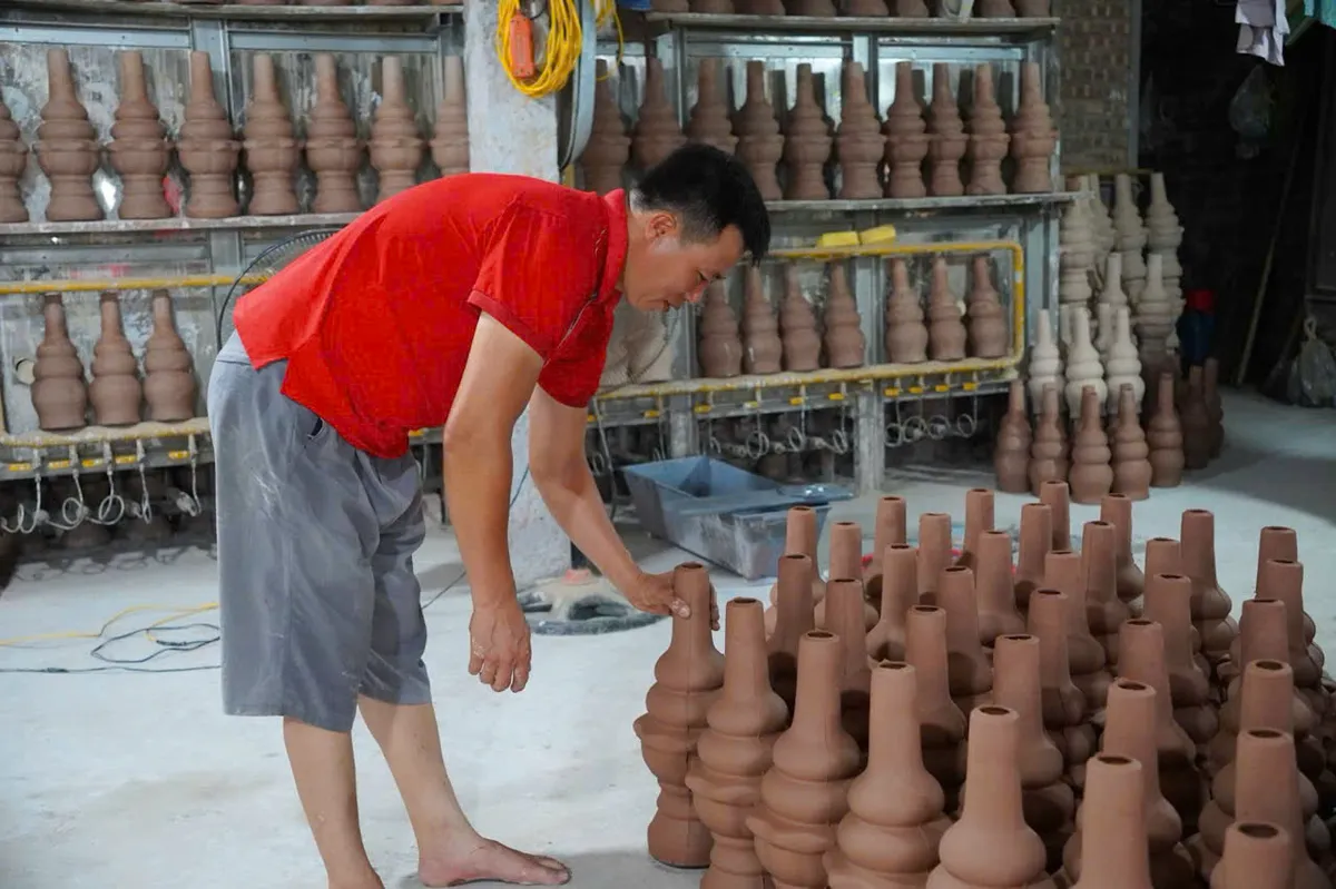 Làng gốm cổ 1000 năm tuổi bên sông Hồng hồi sinh- Ảnh 6. Làng gốm cổ 1000 năm tuổi bên sông Hồng hồi sinh- Ảnh 6.