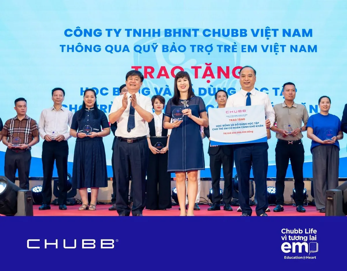 Gần 2.000 suất học bổng được Chubb Life trao tặng trong Th&aacute;ng H&agrave;nh động v&igrave; trẻ em 2025 - Ảnh 1.