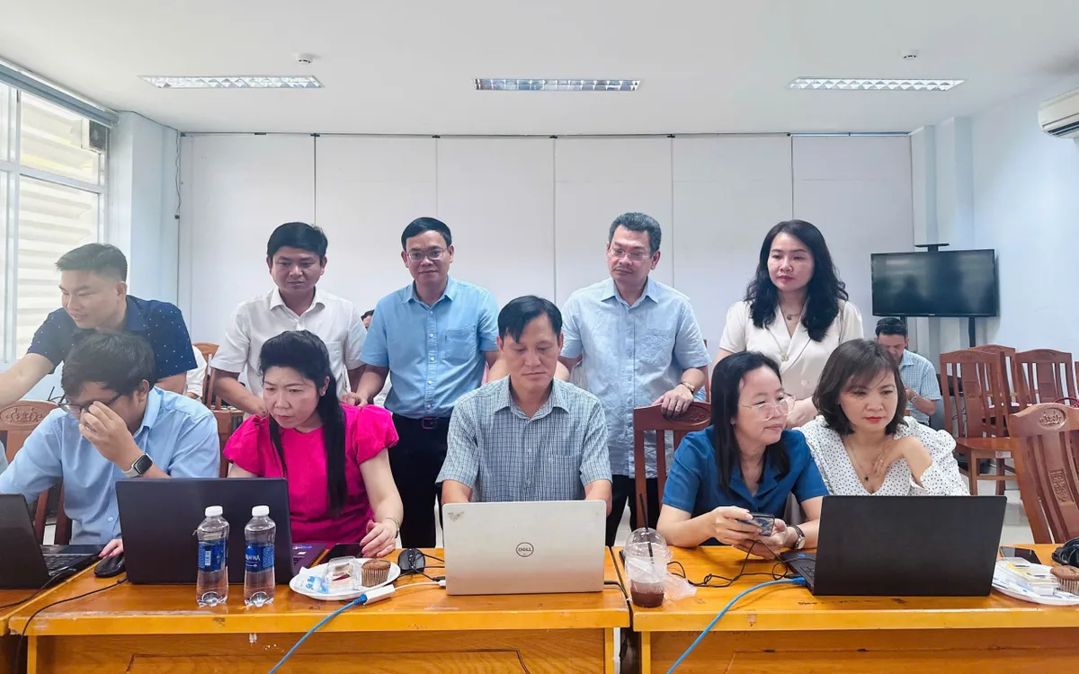 Hình ảnh chạy thử nghiệm các hệ thống số dùng chung chính quyền địa phương 2 cấp ở phường Tân Hưng - TP Hồ Chí Minh. Ảnh: Thế Hà