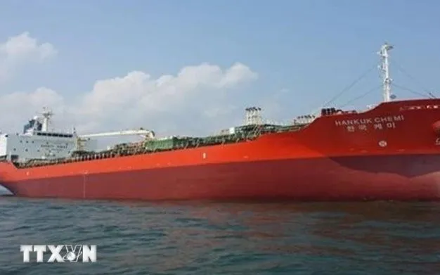 Tàu chở dầu MT Hankuk Chemi của Hàn Quốc trên vùng Vịnh. (Ảnh: Yonhap/TTXVN)