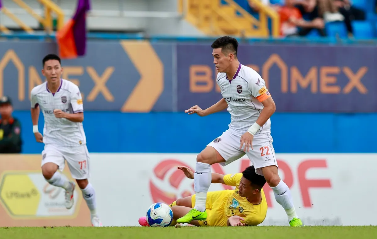 Những bất ngờ của V.League 2024/2025: Hồng Lĩnh Hà Tĩnh và B. Bình Dương - những gam màu sáng tối
- Ảnh 3. Những bất ngờ của V.League 2024/2025: Hồng Lĩnh Hà Tĩnh và B. Bình Dương - những gam màu sáng tối
- Ảnh 3.