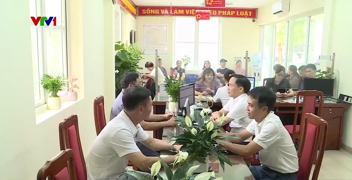 Hà Nội: Bàn giao hồ sơ đất đai từ quận, huyện về xã, phường trước ngày 1/7 - Ảnh 2.