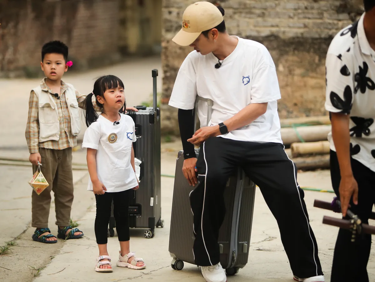 Con gái Neko Lê đòi về khi đang tham gia Bố ơi mình đi đâu thế - Ảnh 3.