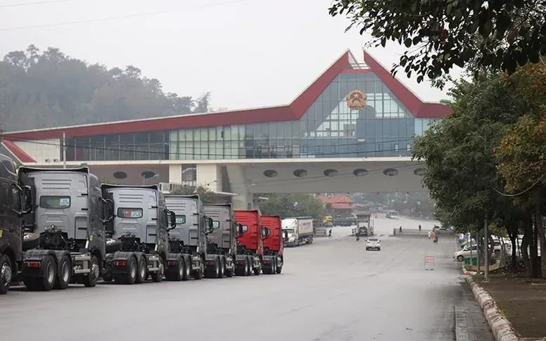 Bộ Công Thương hoàn thiện quy định về danh mục hàng hóa cư dân biên giới Bộ Công Thương hoàn thiện quy định về danh mục hàng hóa cư dân biên giới