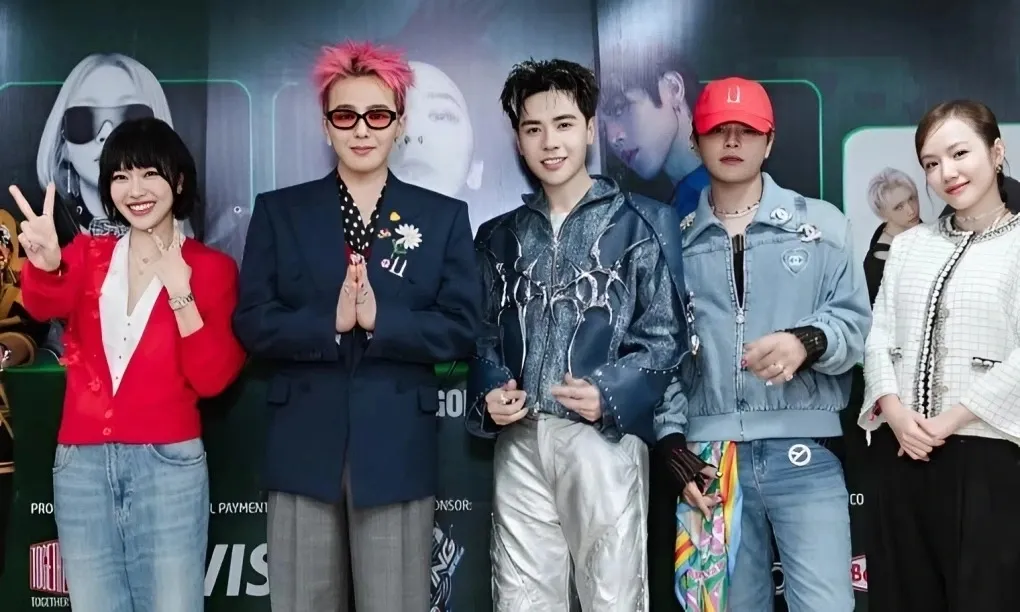 Diva Thanh Lam đ&oacute;n sinh nhật b&ecirc;n chồng, Việt Anh bất ngờ kh&oacute;a trang c&aacute; nh&acirc;n - Ảnh 2.