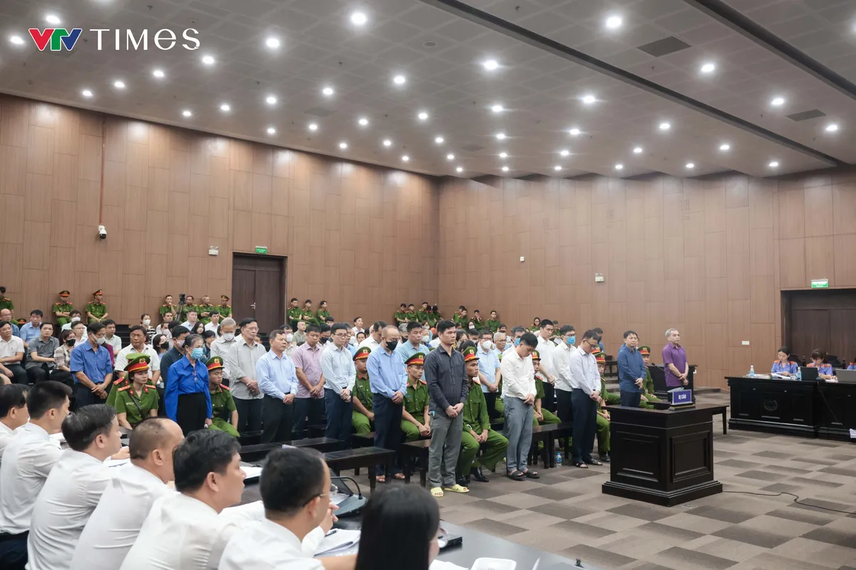 Cựu Bí thư Hoàng Thị Thúy Lan xin ngồi tại tòa vì bệnh tim, chứng ngừng thở - Ảnh 9.