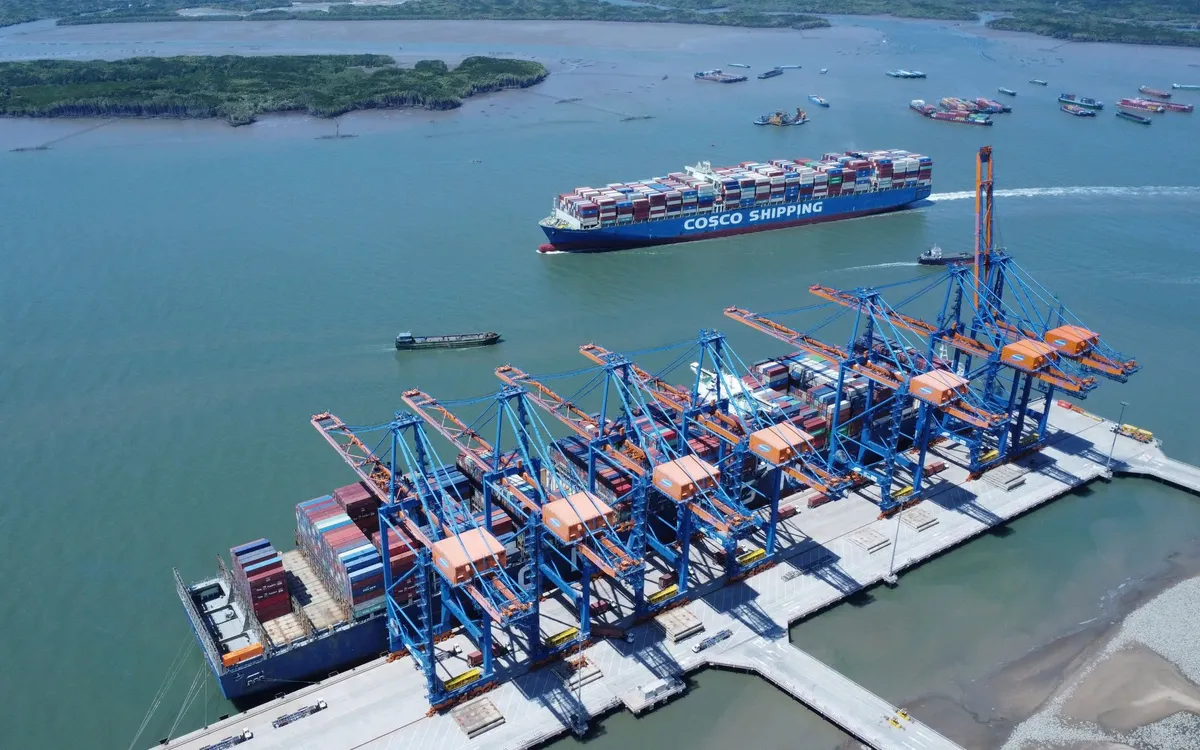 Tàu hàng vận chuyển hàng hoá tại hệ thống cảng Cái Mép - Thị Vải. Ảnh: Mạnh Kha Tàu hàng vận chuyển hàng hoá tại hệ thống cảng Cái Mép - Thị Vải. Ảnh: Mạnh Kha