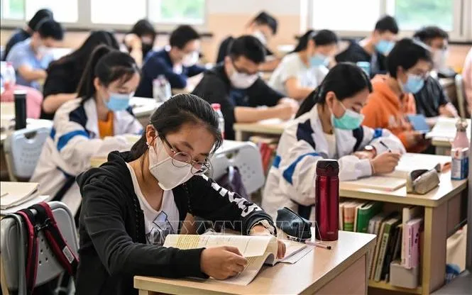 Học sinh tại một lớp học ở Thượng Hải, Trung Quốc. (Ảnh: AFP/TTXVN) Học sinh tại một lớp học ở Thượng Hải, Trung Quốc. (Ảnh: AFP/TTXVN)