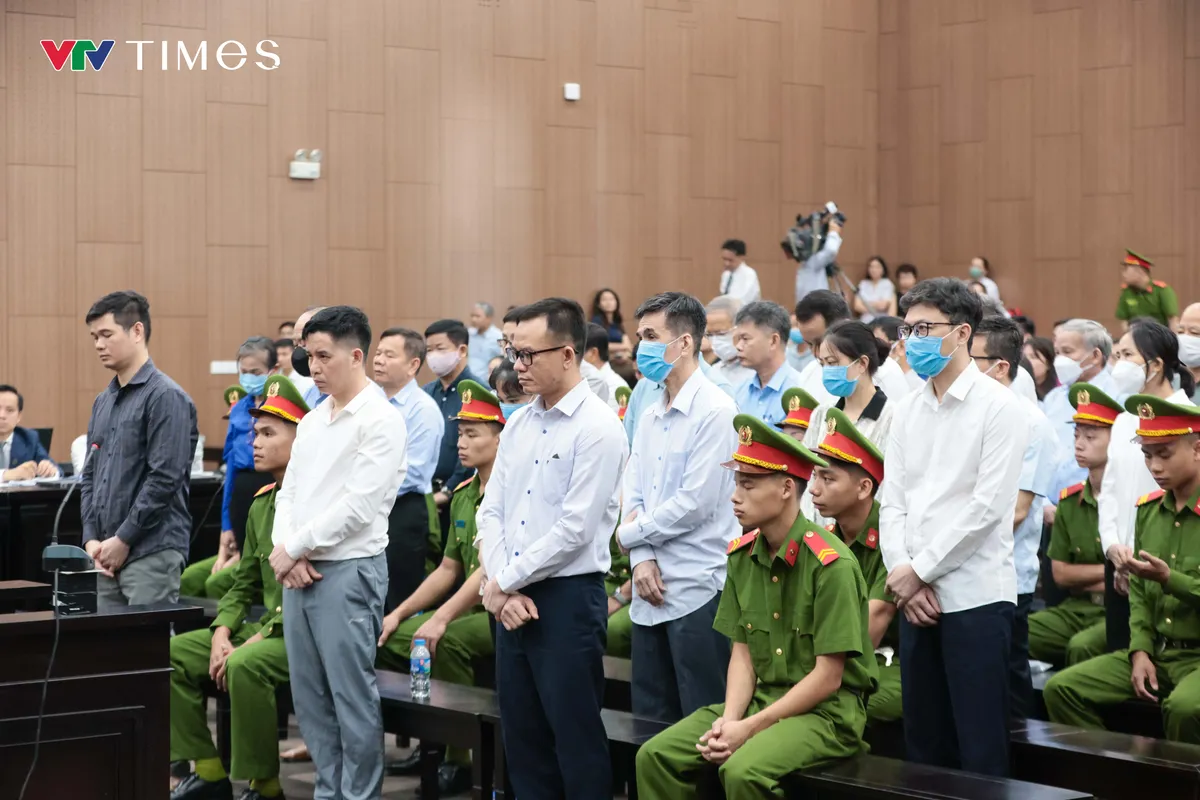 Cựu Bí thư Hoàng Thị Thúy Lan xin ngồi tại tòa vì bệnh tim, chứng ngừng thở - Ảnh 13.