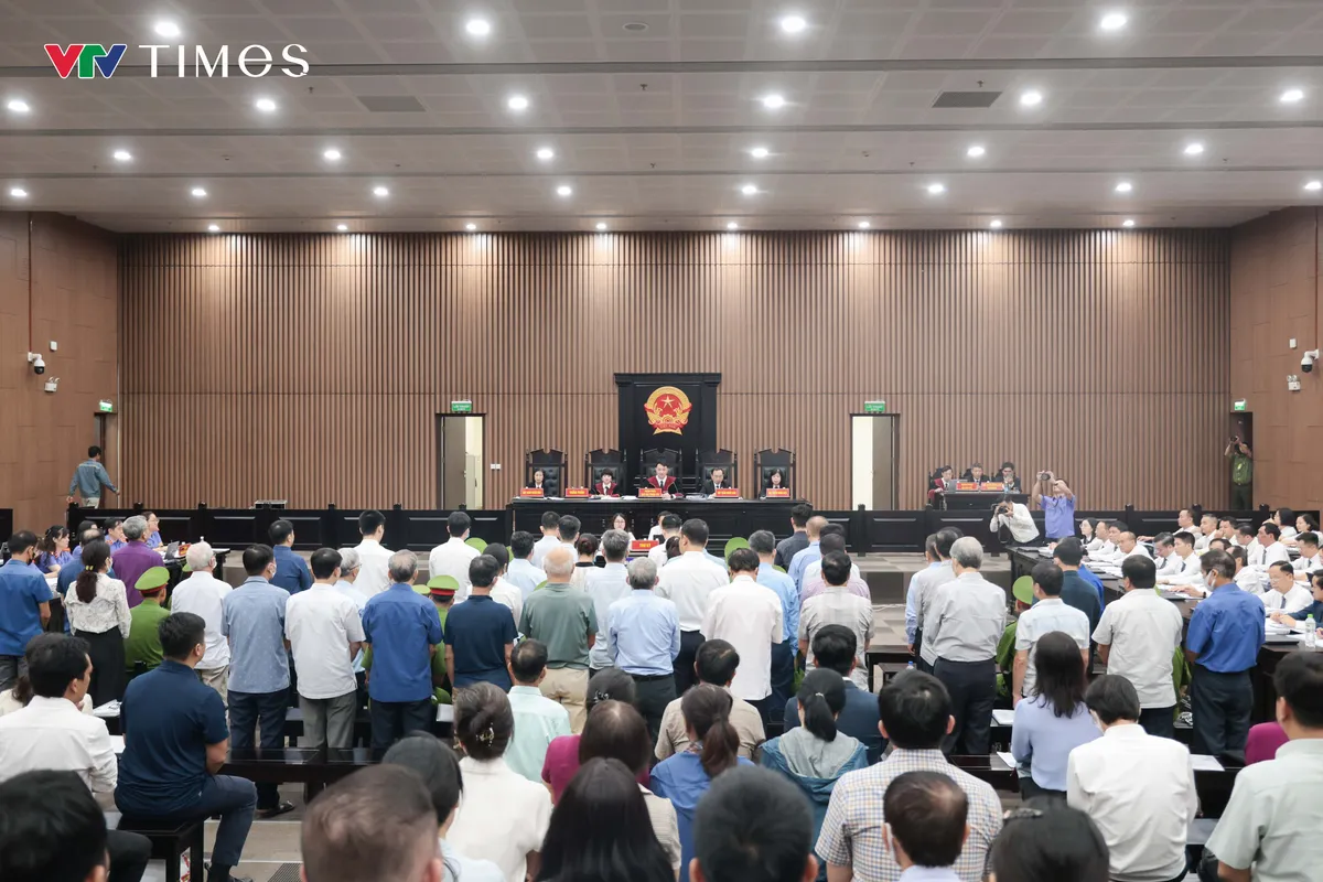 Cựu Bí thư Hoàng Thị Thúy Lan xin ngồi tại tòa vì bệnh tim, chứng ngừng thở - Ảnh 1.
