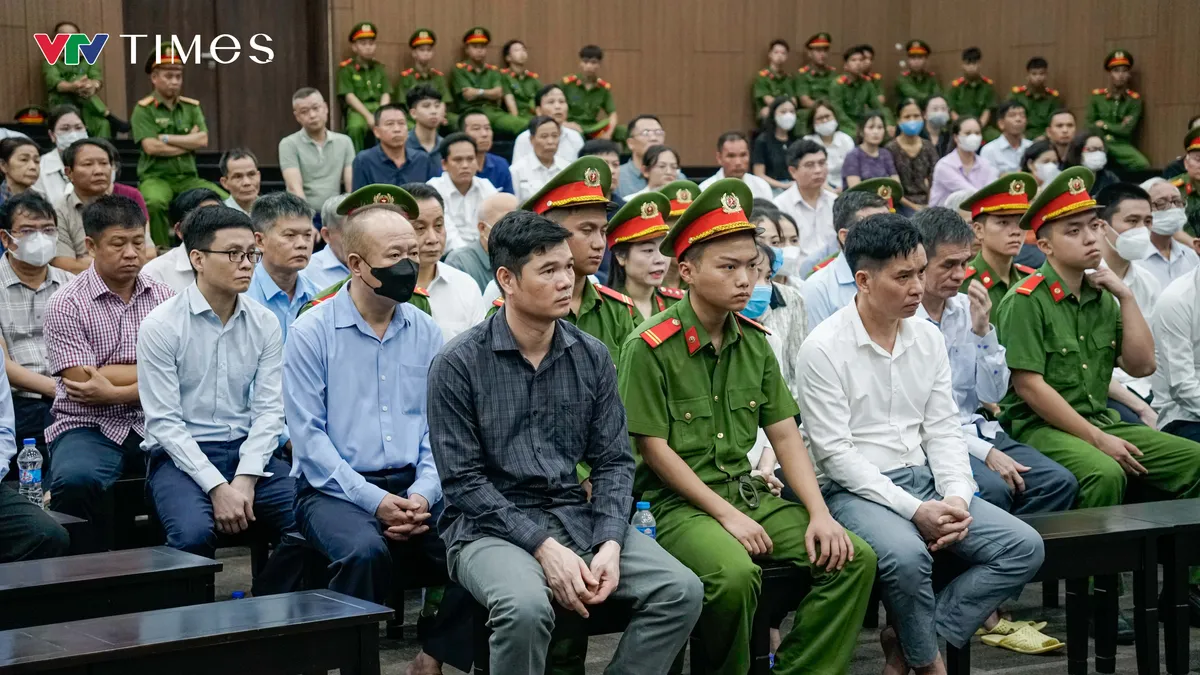 Cựu Bí thư Hoàng Thị Thúy Lan xin ngồi tại tòa vì bệnh tim, chứng ngừng thở - Ảnh 12.