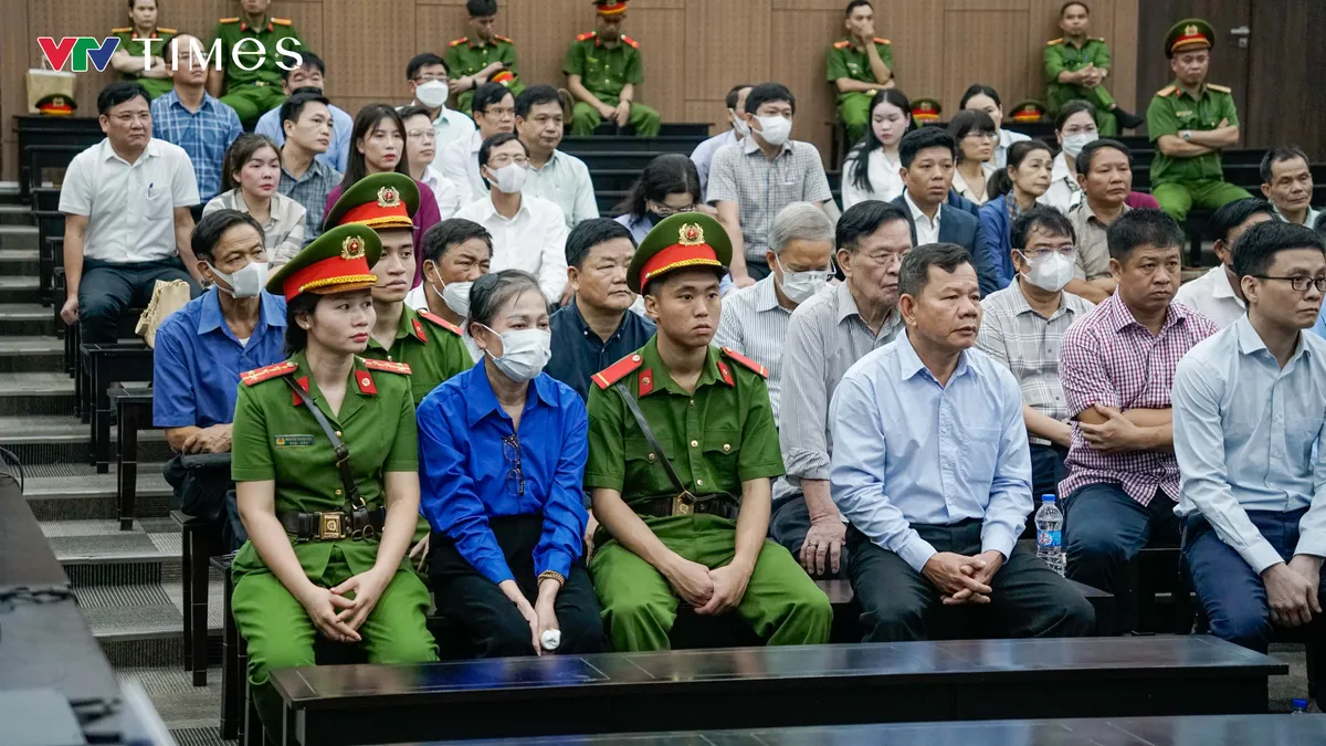 Cựu Bí thư Hoàng Thị Thúy Lan xin ngồi tại tòa vì bệnh tim, chứng ngừng thở - Ảnh 11.