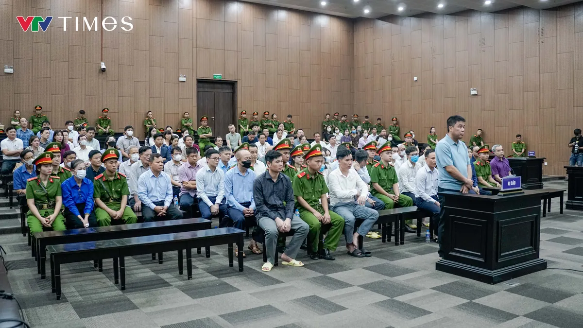 Cựu Bí thư Hoàng Thị Thúy Lan xin ngồi tại tòa vì bệnh tim, chứng ngừng thở - Ảnh 10.