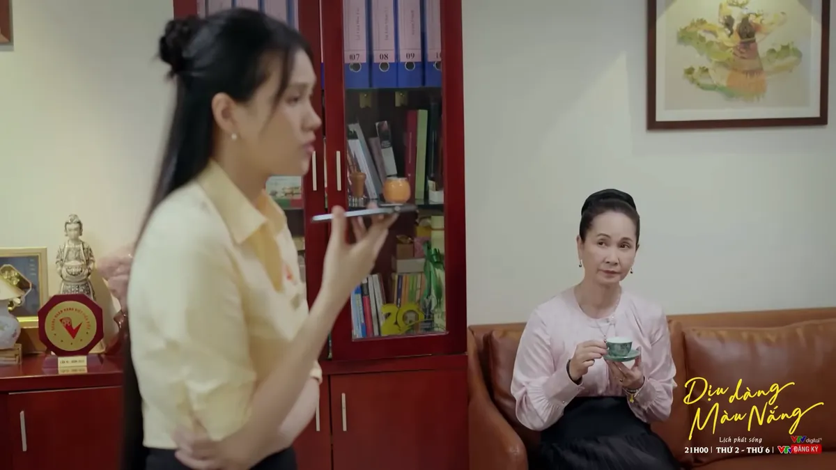 Dịu dàng màu nắng - Tập 16: Bắc bị nói xấu vòi tiền công ty, Nam tức giận bênh vực - Ảnh 1.
