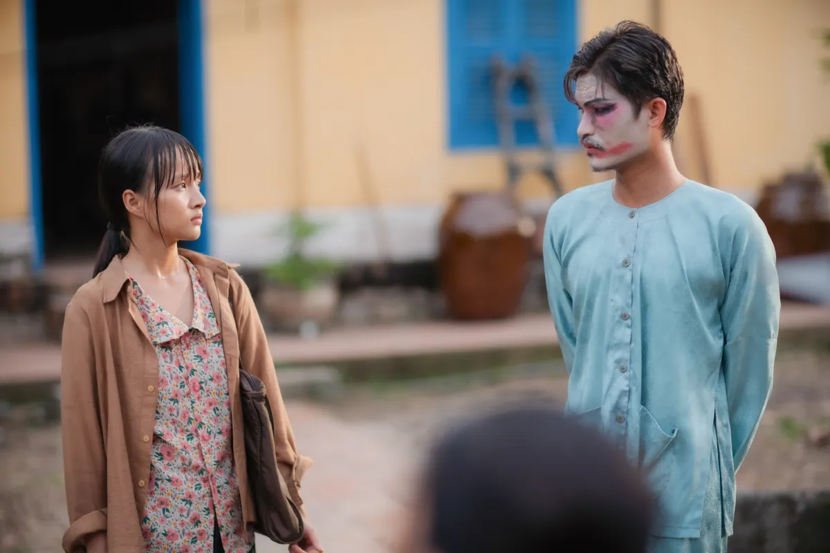 Phim của Quốc Trường, Mạc Văn Khoa đứng đầu ph&ograve;ng v&eacute; d&ugrave; c&ograve;n nhiều sạn - Ảnh 4.