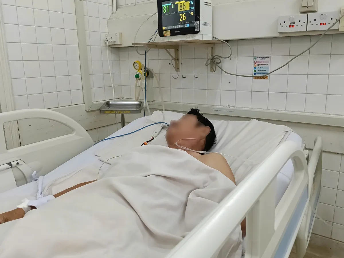Cùng lúc điều trị 2 ca viêm não hiếm do zona thần kinh - Ảnh 1.