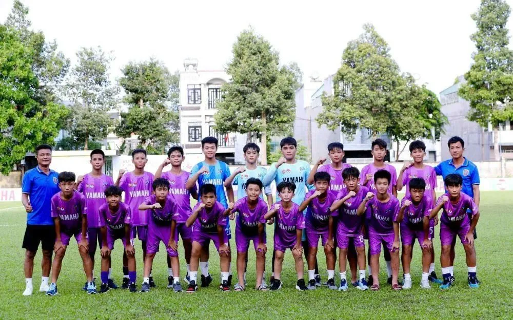 Đây là lần hiếm hoi đội bóng trẻ đất Thủ góp mặt tại VCK với tư cách chủ nhà.

