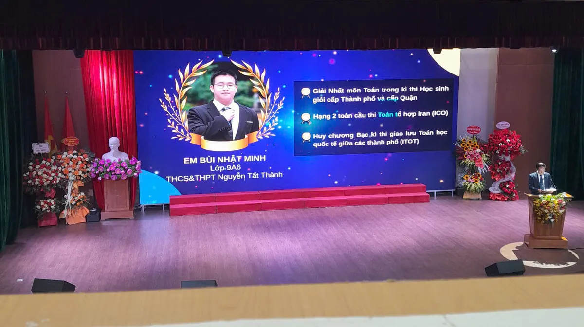 Bùi Nhật Minh “người hai lần thủ khoa” và hành trình bền bỉ của cậu học trò mê Toán - Ảnh 1.