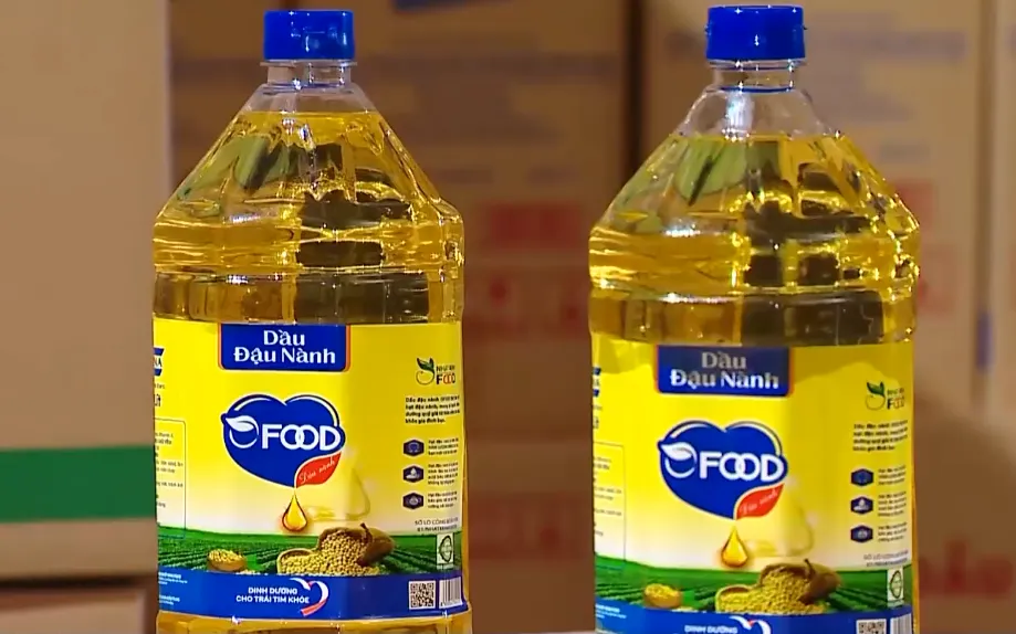 Công an Hưng Yên thông tin vụ nhập dầu thực vật chăn nuôi rồi biến thành dầu ăn cho người  - Ảnh 1.