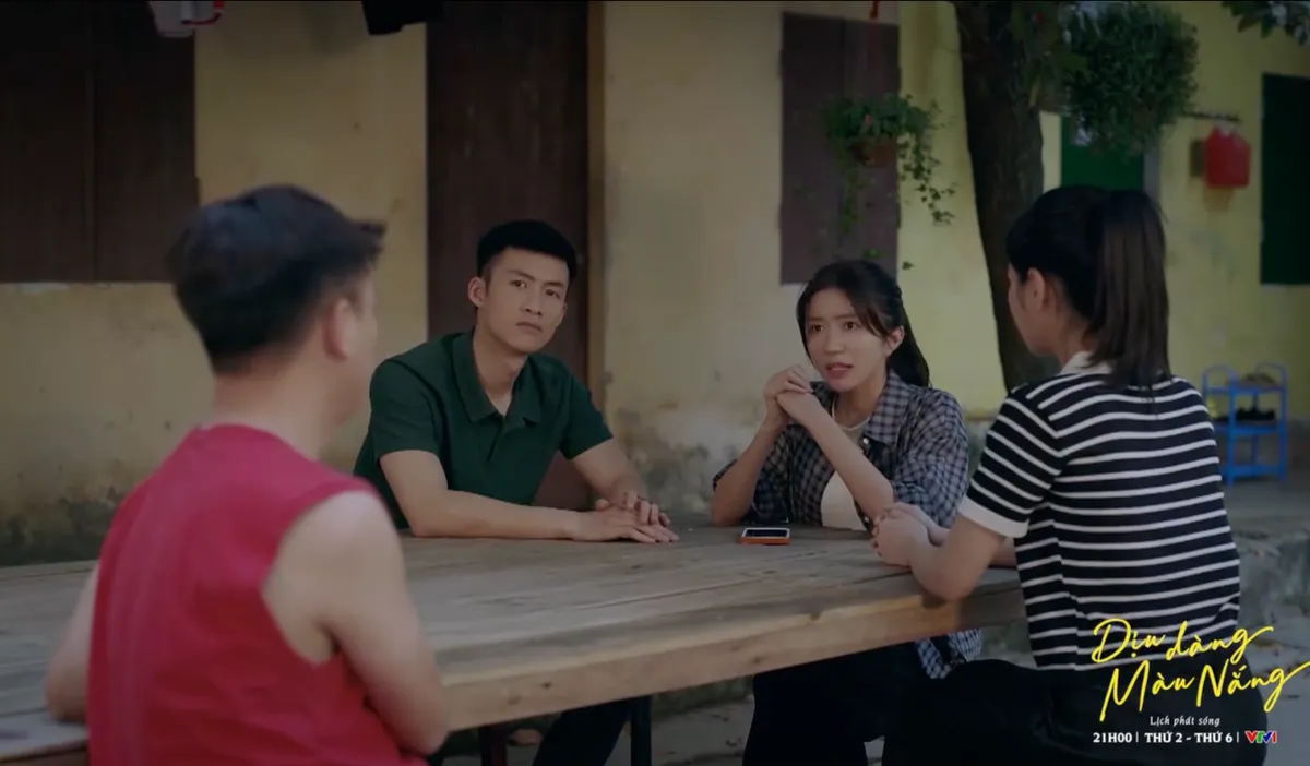 Dịu d&agrave;ng m&agrave;u nắng - Tập 17: Bắc bị mang tiếng tống tiền, Xu&acirc;n v&agrave; Nam quyết &ldquo;lật mặt&rdquo; Tuyết?  - Ảnh 3.