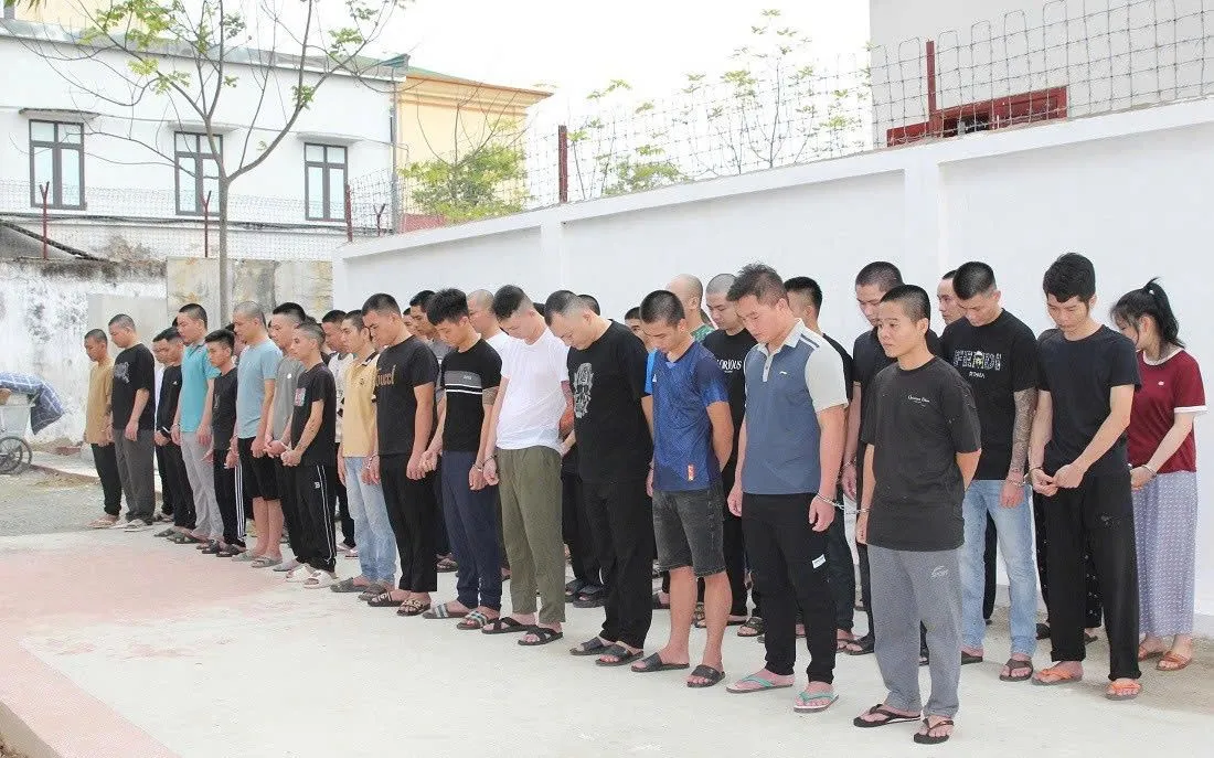 Các đối tượng lừa đảo xuyên Quốc gia bị bắt giữ. Ảnh CANA. Các đối tượng lừa đảo xuyên Quốc gia bị bắt giữ. Ảnh CANA.