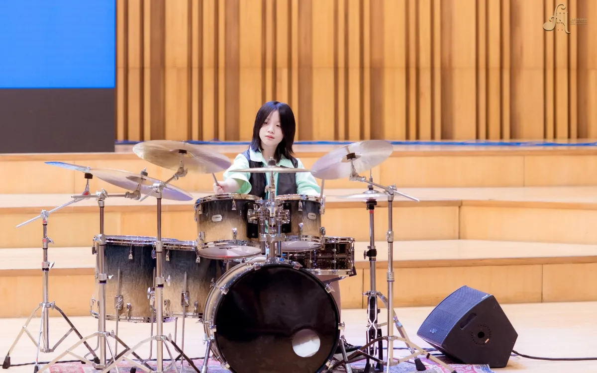 Thí sinh Lê Hà Linh Chi giành giải Đặc biệt là hạng mục Nhạc cụ hiện đại - Trống Nhi đồng