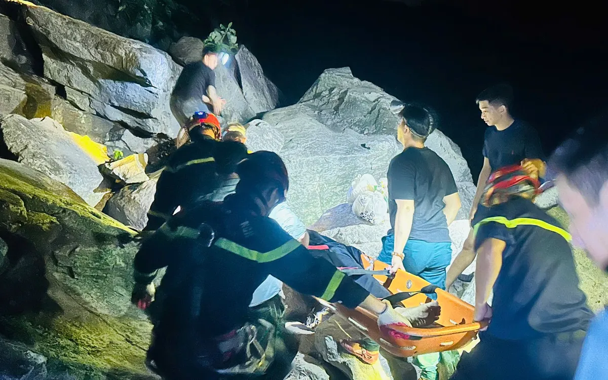 Đà Nẵng: Lực lượng cứu hộ cứu nạn tìm thấy thi thể nam thanh niên đuối nước sau nhiều giờ tìm kiếm - Ảnh 1.