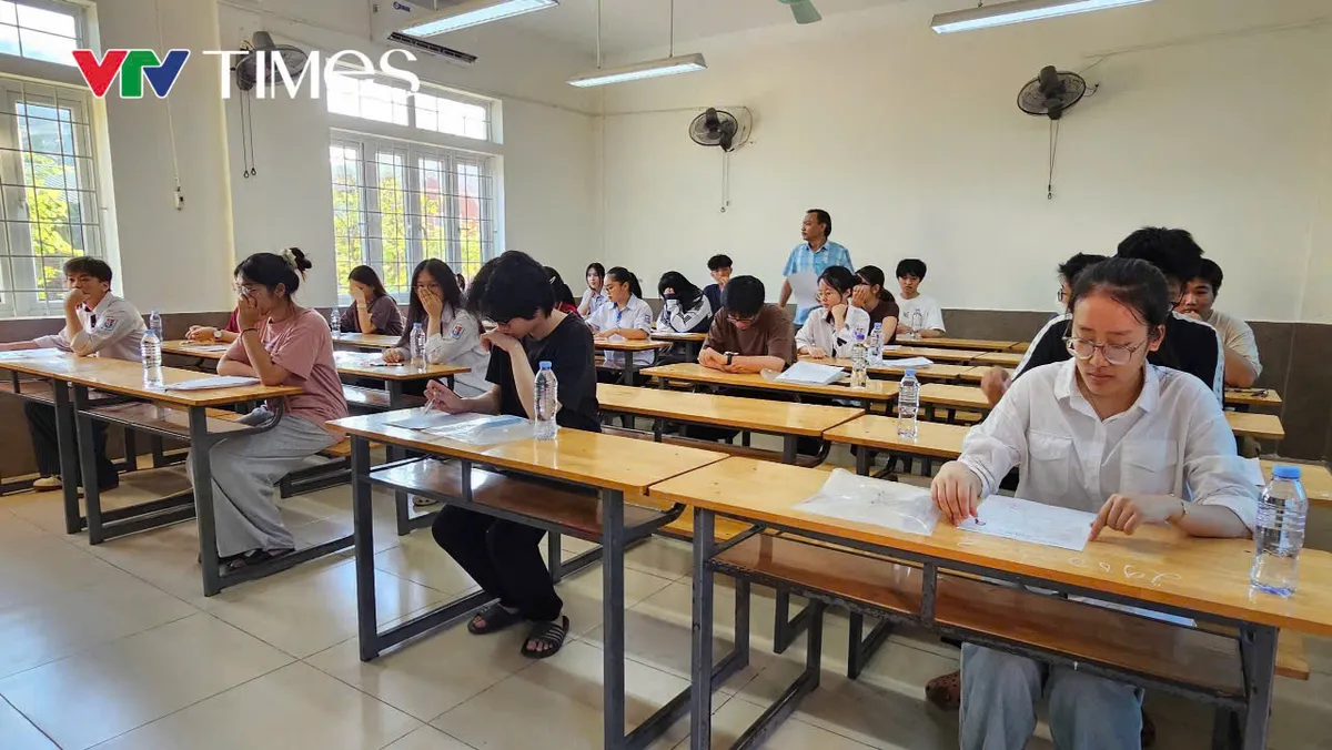 Học sinh ng&agrave;y c&agrave;ng &iacute;t chọn khoa học tự nhi&ecirc;n, nguy cơ thiếu hụt nh&acirc;n lực STEM - Ảnh 1.