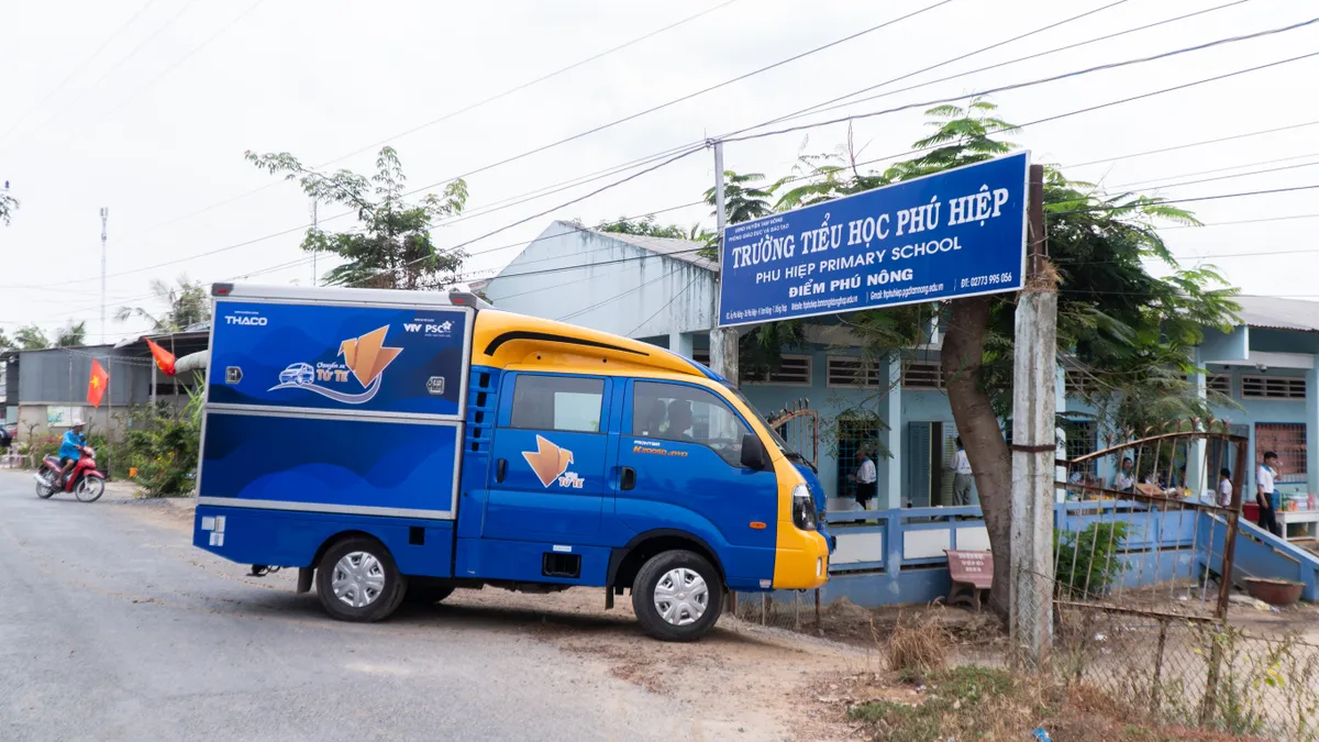 Chuyến xe tử tế th&aacute;ng 6: C&ugrave;ng "Cho em" lan toả hạnh ph&uacute;c tuổi thơ- Ảnh 3.