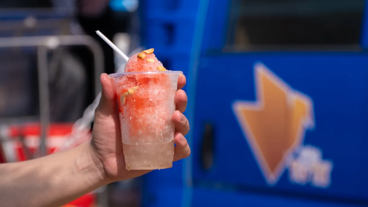 Chuyến xe tử tế th&aacute;ng 6: C&ugrave;ng "Cho em" lan toả hạnh ph&uacute;c tuổi thơ- Ảnh 14.