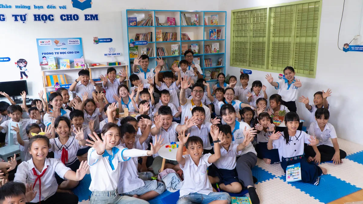 Chuyến xe tử tế th&aacute;ng 6: C&ugrave;ng "Cho em" lan toả hạnh ph&uacute;c tuổi thơ- Ảnh 17.