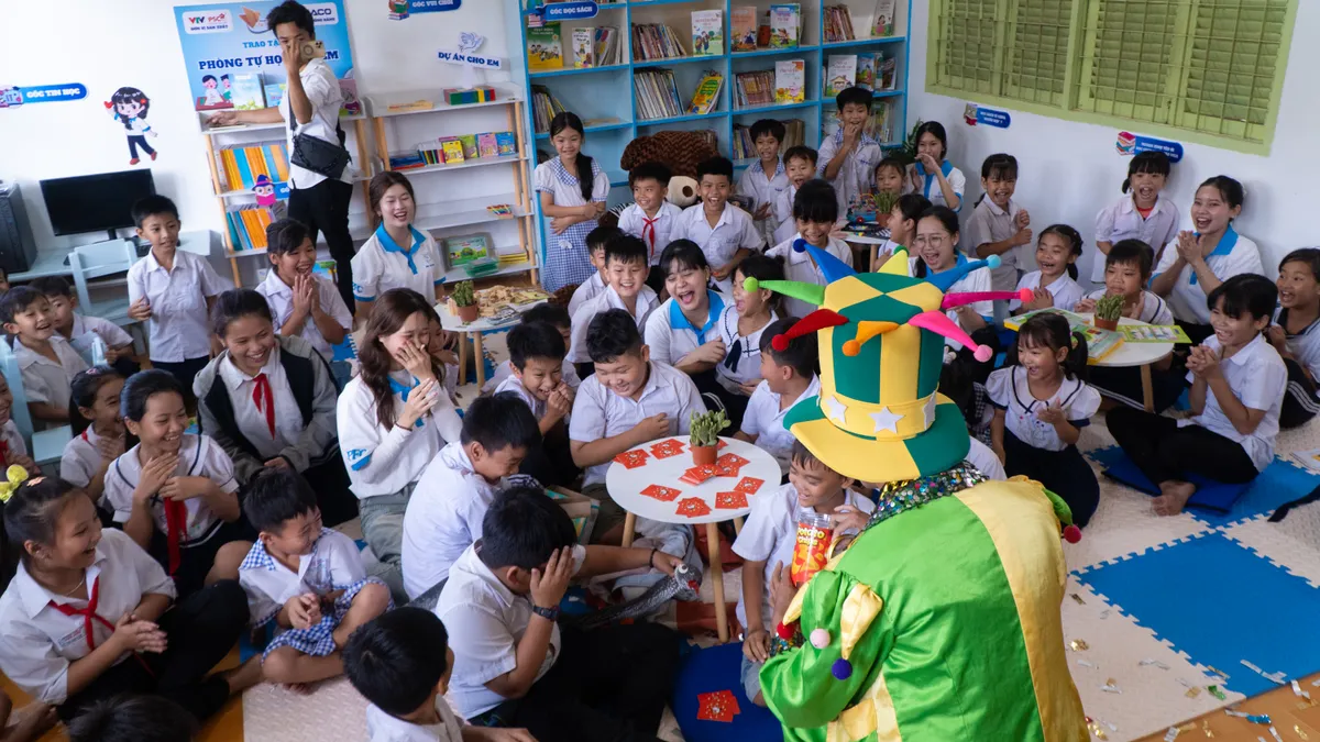 Chuyến xe tử tế th&aacute;ng 6: C&ugrave;ng "Cho em" lan toả hạnh ph&uacute;c tuổi thơ- Ảnh 9.