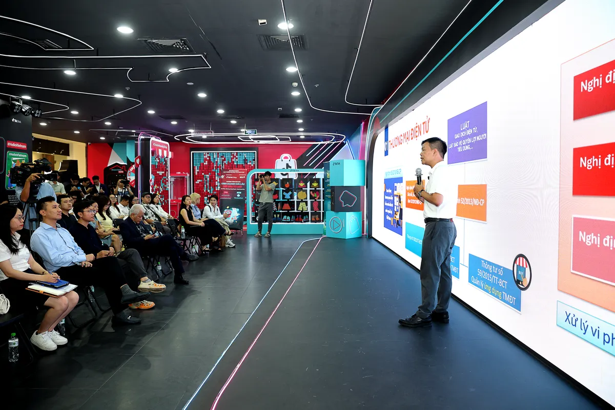 Đào tạo các nhà bán hàng, sớm hoàn thiện khung pháp lý thương mại điện tử - Ảnh 2.