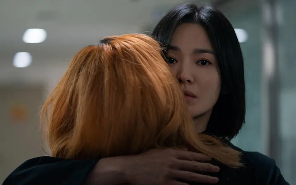 Song Hye Kyo trong một cảnh phim "The Glory" (Vinh quang trong thù hận). (Ảnh: Netflix)