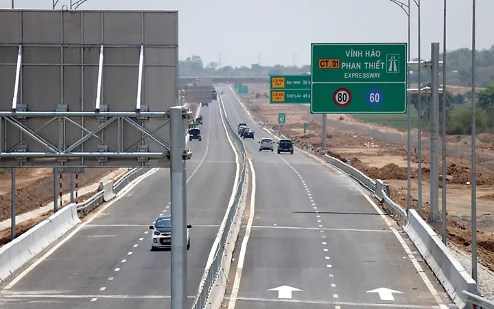 Tổng số km đường cao tốc đang khai thác cả nước hiện là 1.729 km. Tổng số km đường cao tốc đang khai thác cả nước hiện là 1.729 km.