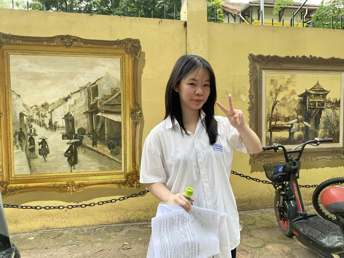 Thí sinh hài lòng với bài thi môn Tự chọn tốt nghiệp THPT 2025
- Ảnh 4. Thí sinh hài lòng với bài thi môn Tự chọn tốt nghiệp THPT 2025
- Ảnh 4.