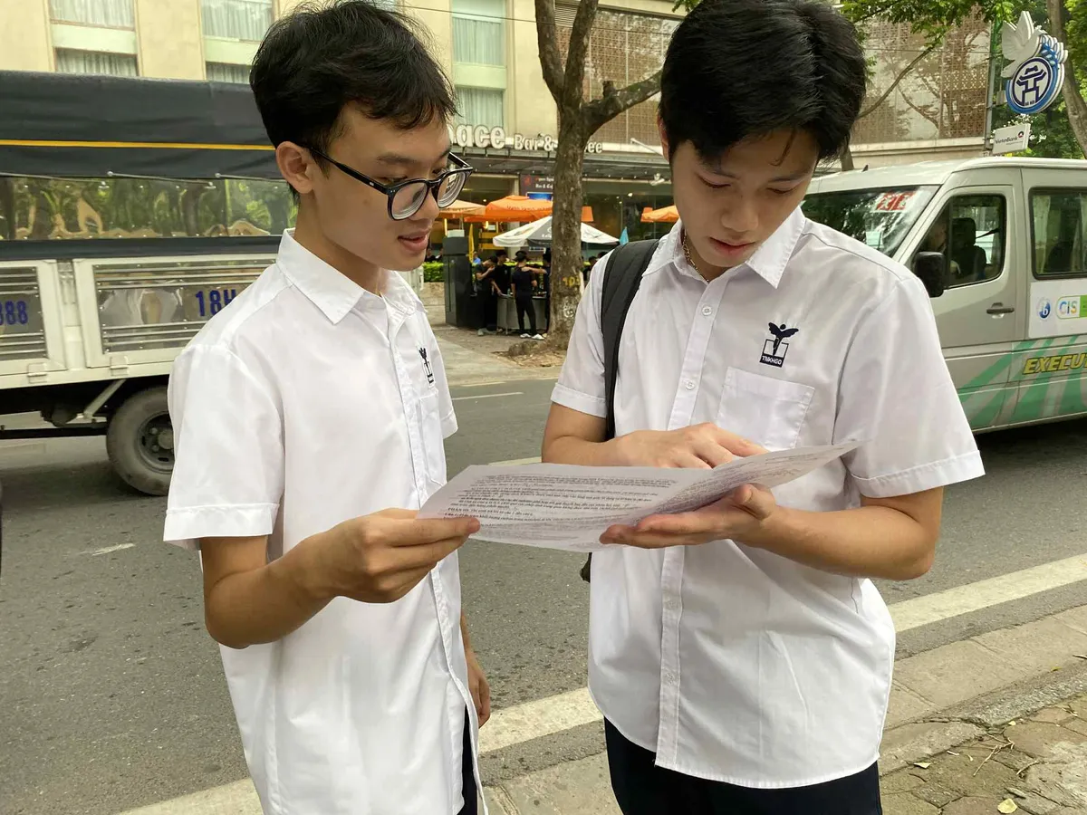 Thí sinh hài lòng với bài thi môn Tự chọn tốt nghiệp THPT 2025
- Ảnh 3. Thí sinh hài lòng với bài thi môn Tự chọn tốt nghiệp THPT 2025
- Ảnh 3.
